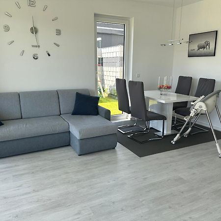 Neue Doppelhaushaelfte Mit Terrasse, Balkon Und Garten Apartment Remscheid Luaran gambar